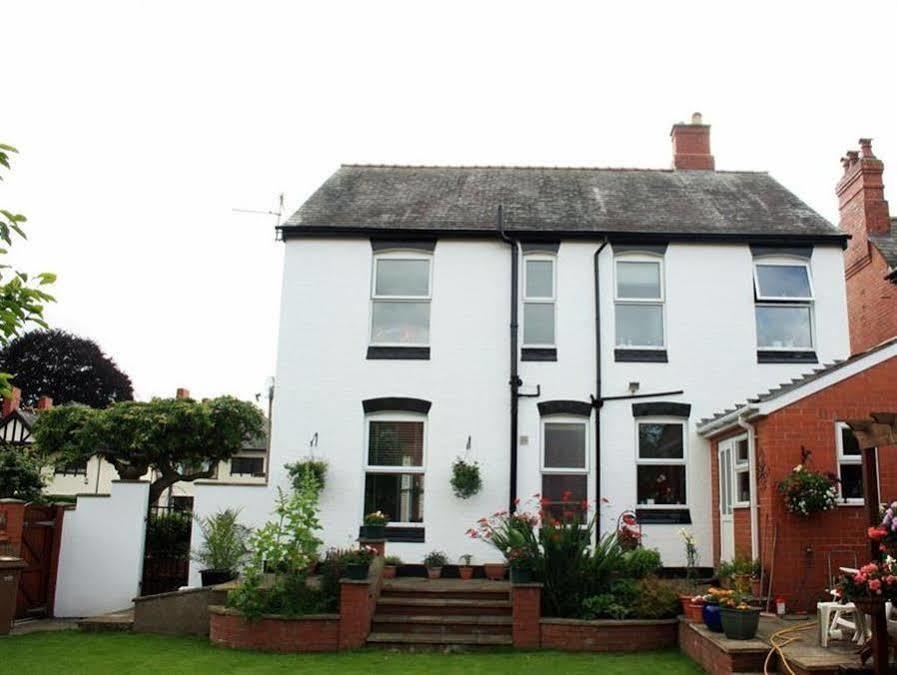 Laurels Bed & Breakfast Oswestry Exterior foto